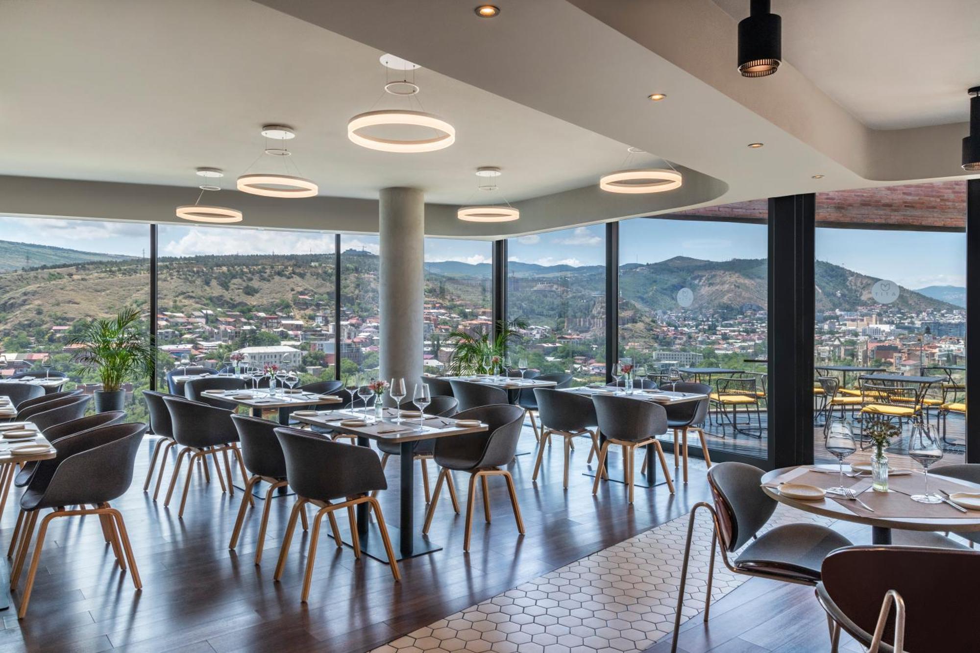 Golden Tulip Design Tbilisi Hotel Exterior foto